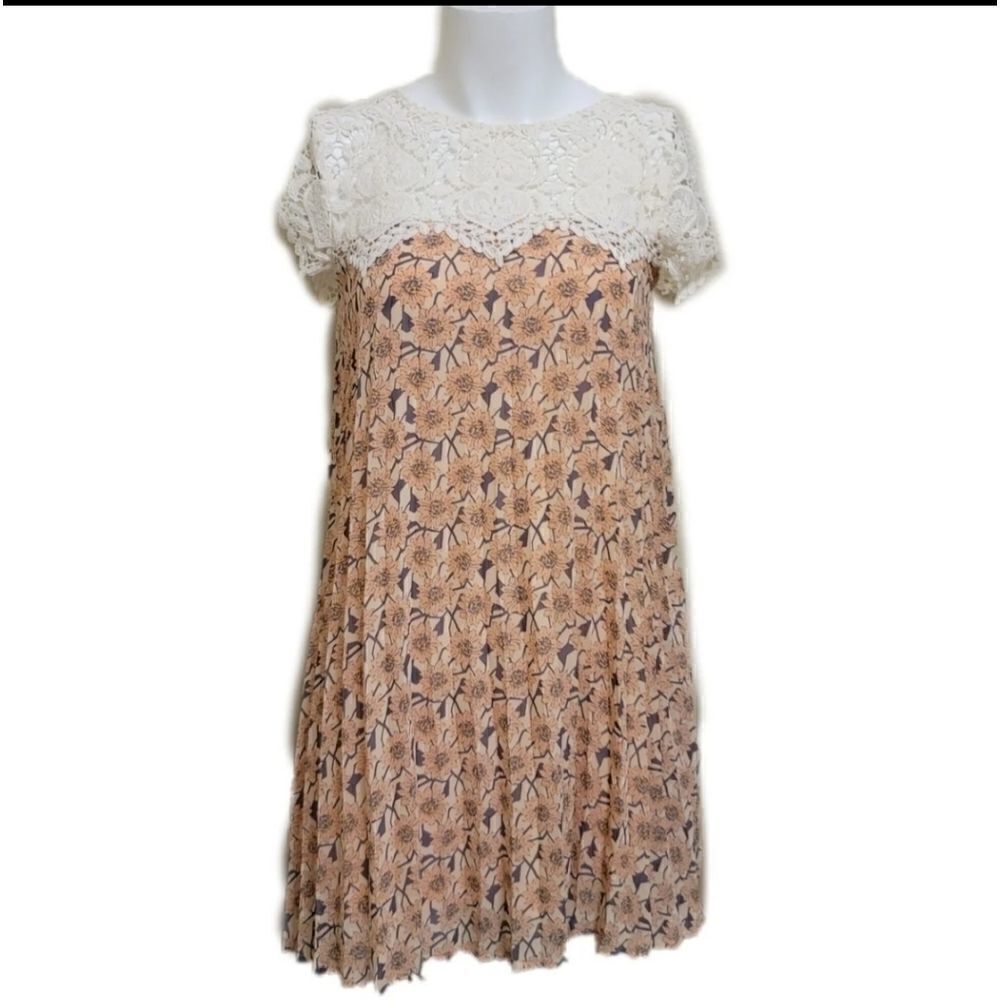 Cream peach floral above knee pleated dress croche